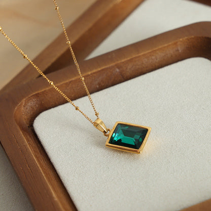 GREEN CRYSTAL GOLD PENDANT NECKLACE