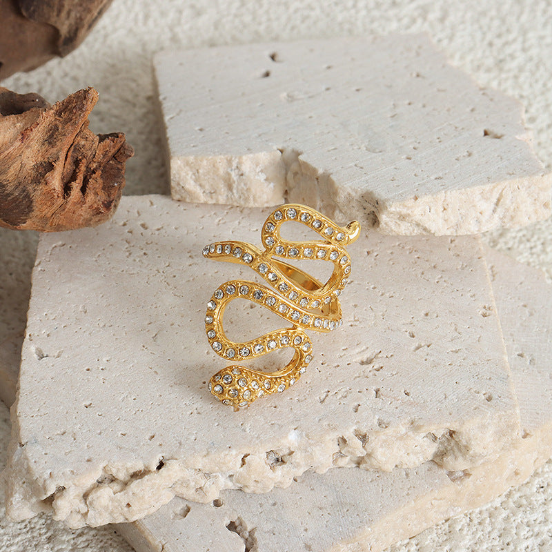 Snake-shaped diamond high-end gold ring