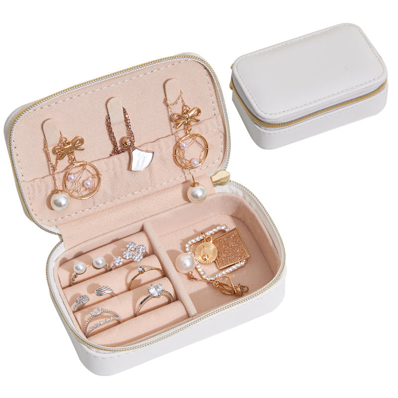 Mini portable jewelry organizer